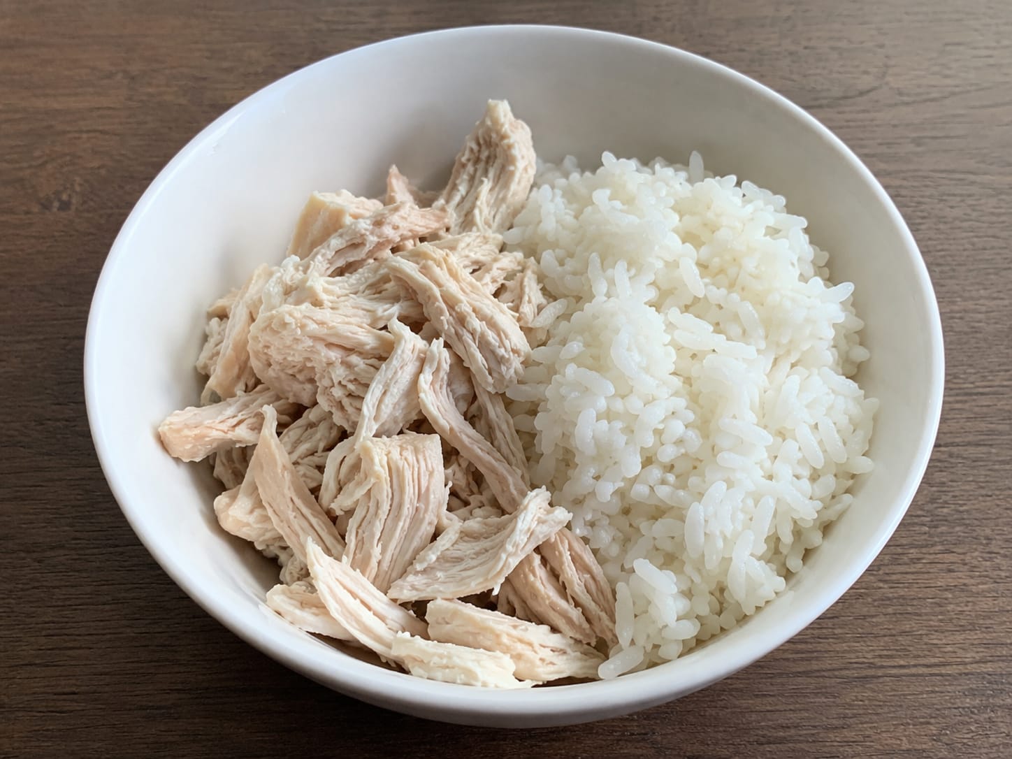  Home remedy for Dog Diarrhea: boiled chicken and rice in a bowl